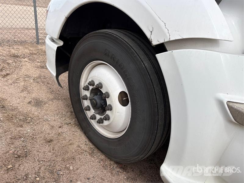 Kenworth T-680 T/A Day Cab Truck Tractor (Inoperable) Dragbilar