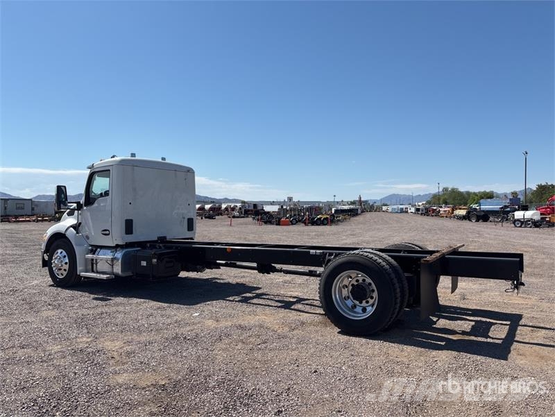 Kenworth T280 4x2 Cab and Chassis Cabine si interior
