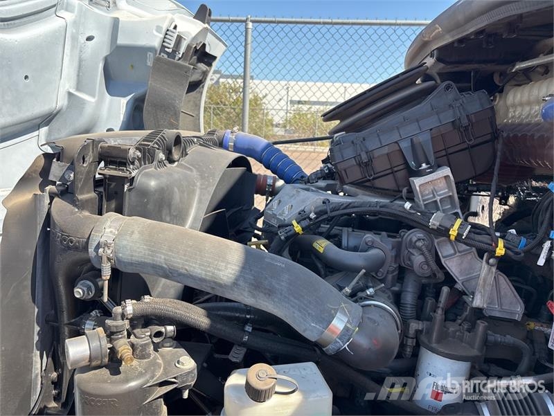 Kenworth T280 4x2 Cab and Chassis Cabine si interior