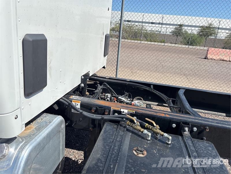 Kenworth T280 4x2 Cab and Chassis Cabine si interior