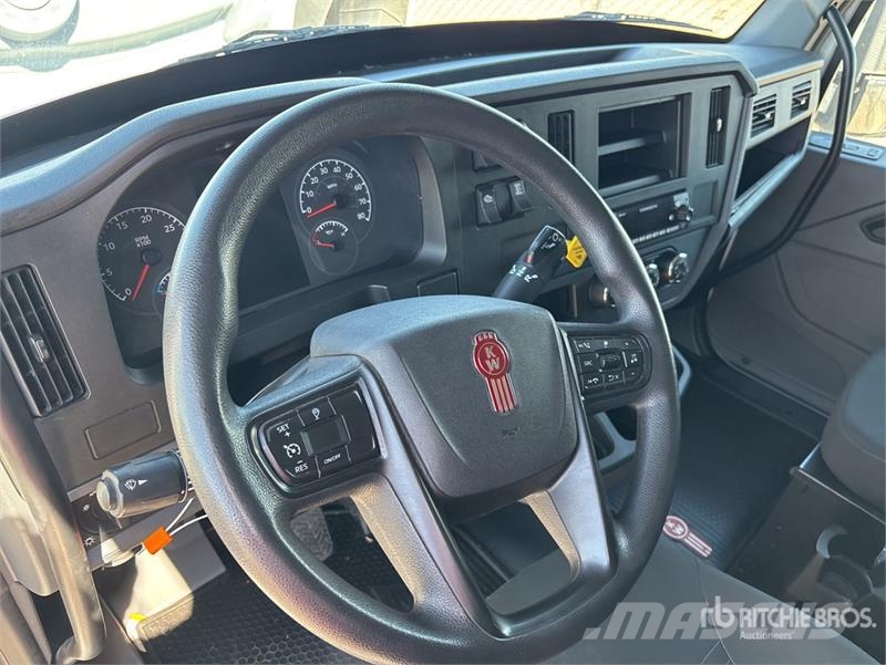 Kenworth T280 4x2 Cab and Chassis Cabine si interior