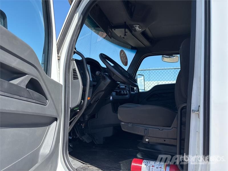 Kenworth T280 4x2 Cab and Chassis Cabine si interior