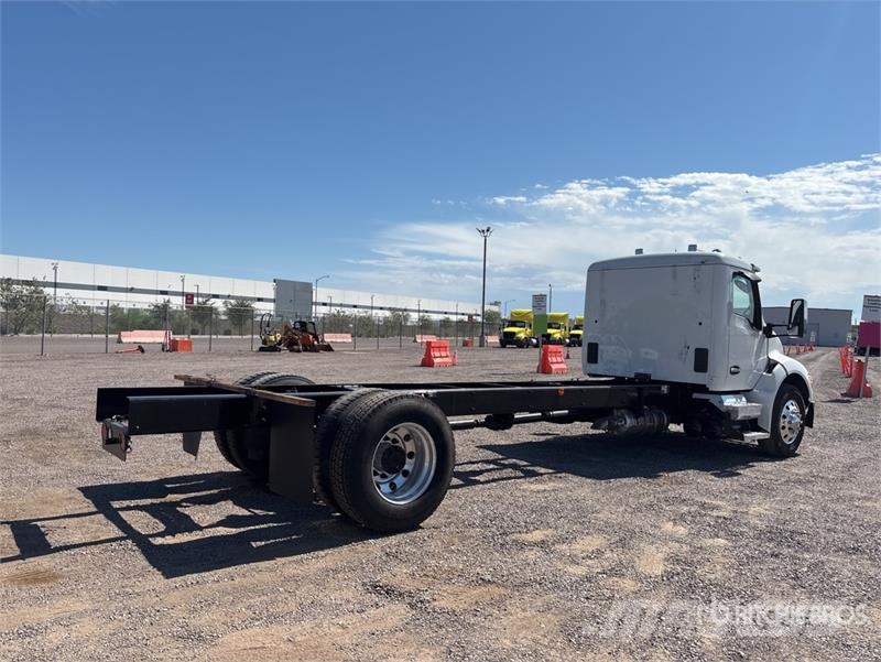 Kenworth T280 4x2 Cab and Chassis Cabine si interior