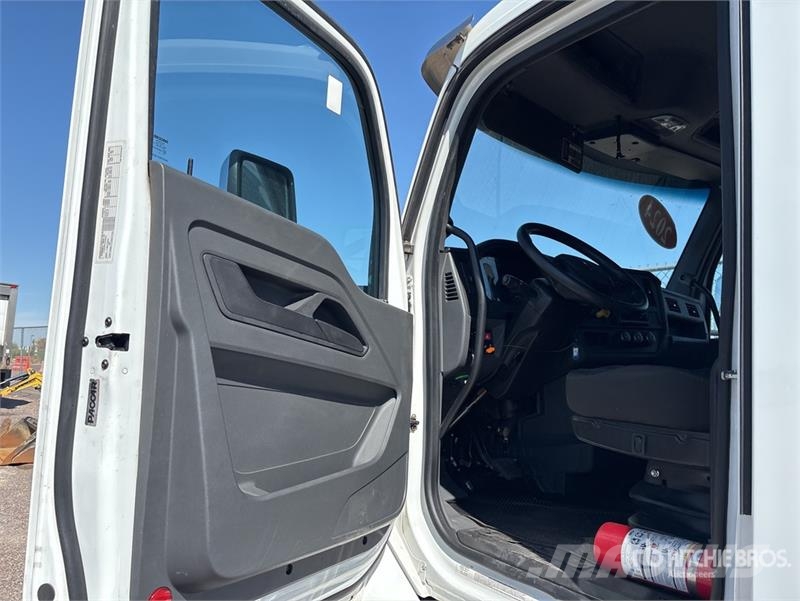 Kenworth T280 4x2 Cab and Chassis Cabine si interior