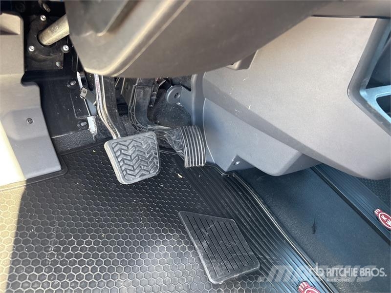 Kenworth T280 4x2 Cab and Chassis Cabine si interior