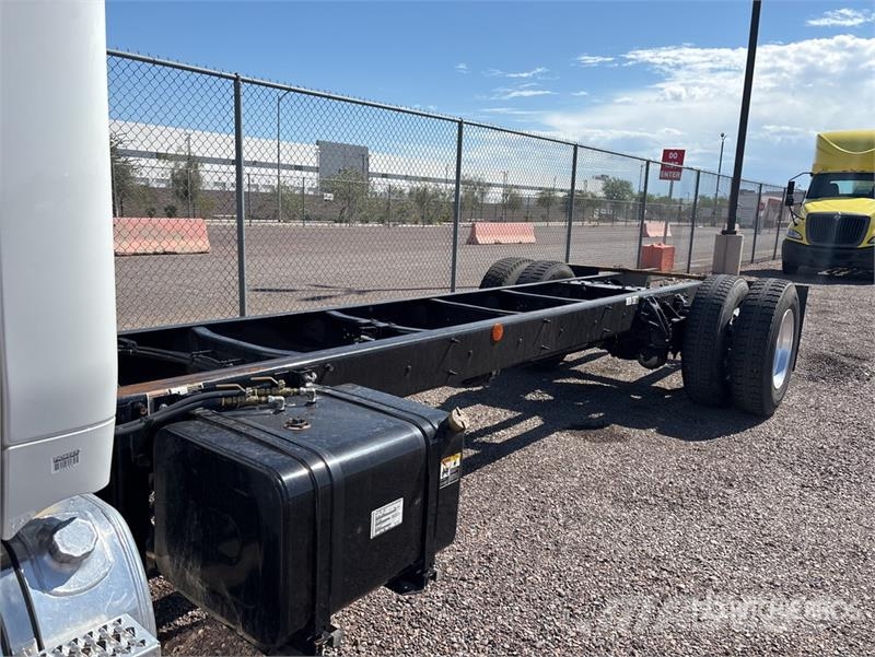 Kenworth T280 4x2 Cab and Chassis Cabine si interior