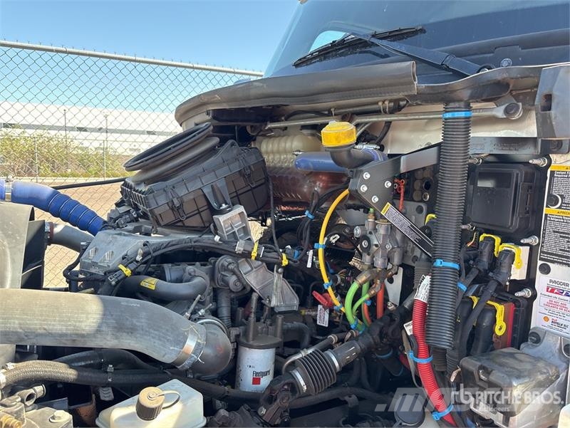 Kenworth T280 4x2 Cab and Chassis Cabine si interior