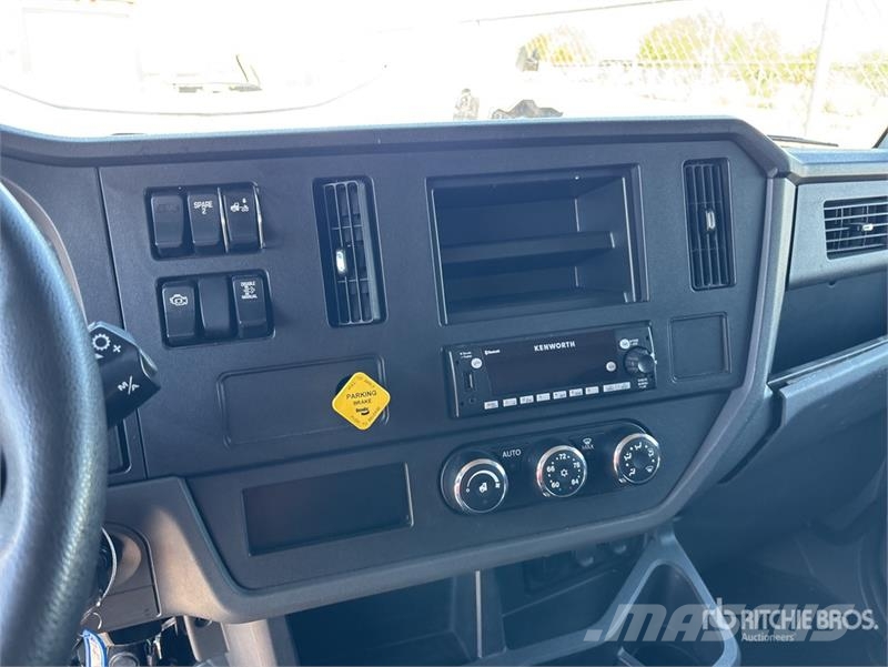 Kenworth T280 4x2 Cab and Chassis Cabine si interior