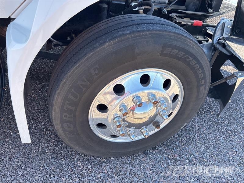 Kenworth T280 4x2 Cab and Chassis Cabine si interior