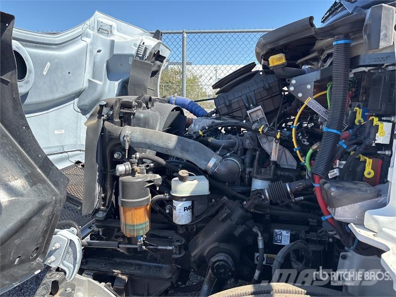 Kenworth T280 4x2 Cab and Chassis Cabine si interior