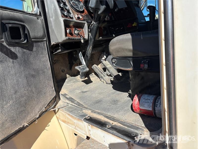 Kenworth T300 Su tankerleri