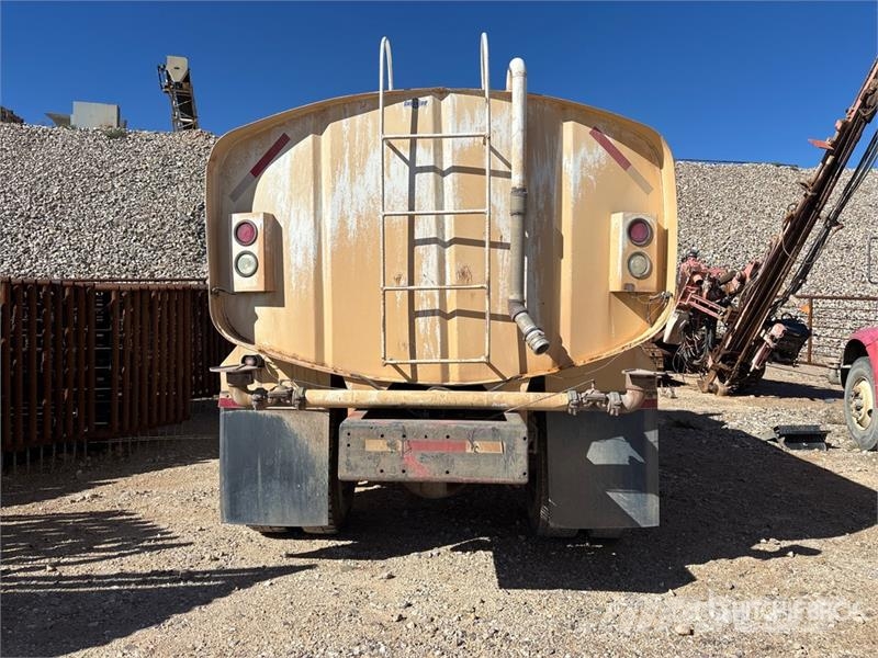 Kenworth T300 Su tankerleri