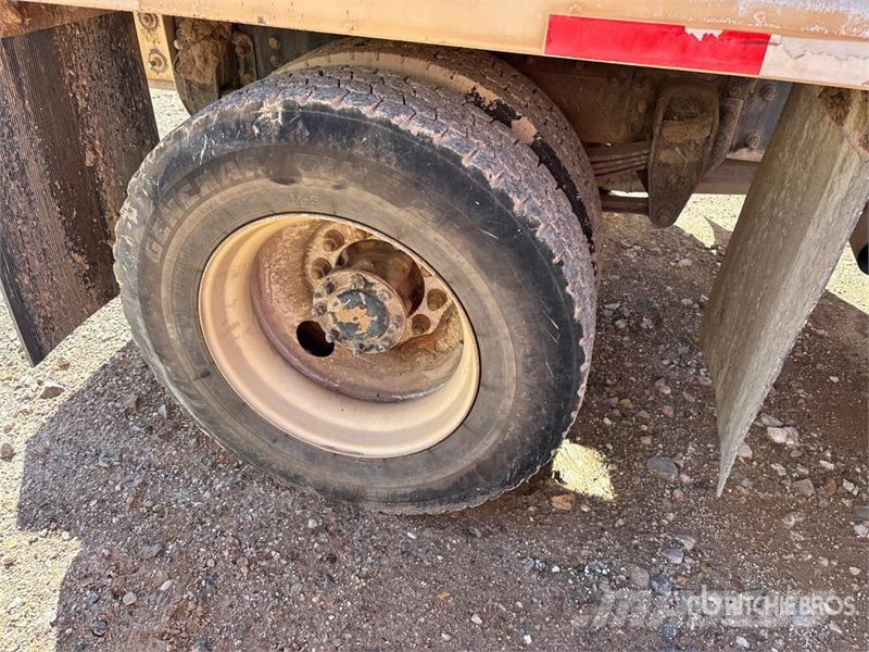 Kenworth T300 Su tankerleri