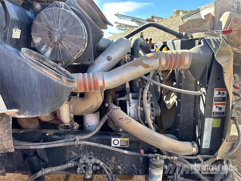Kenworth T300 Su tankerleri