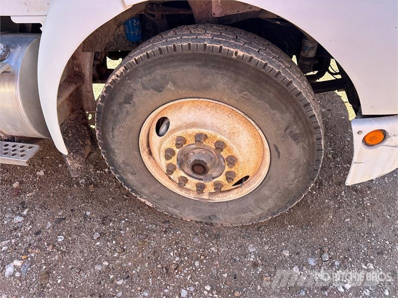 Kenworth T300 Su tankerleri