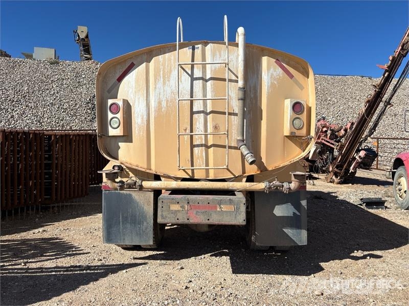 Kenworth T300 Su tankerleri