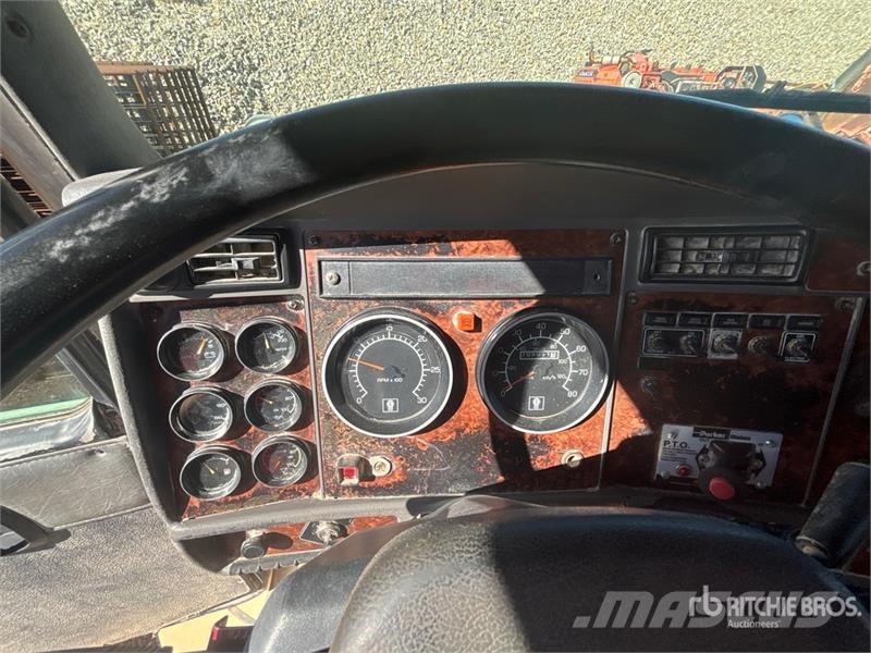 Kenworth T300 Su tankerleri