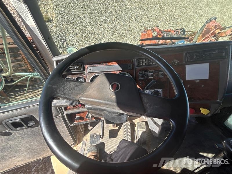 Kenworth T300 Su tankerleri