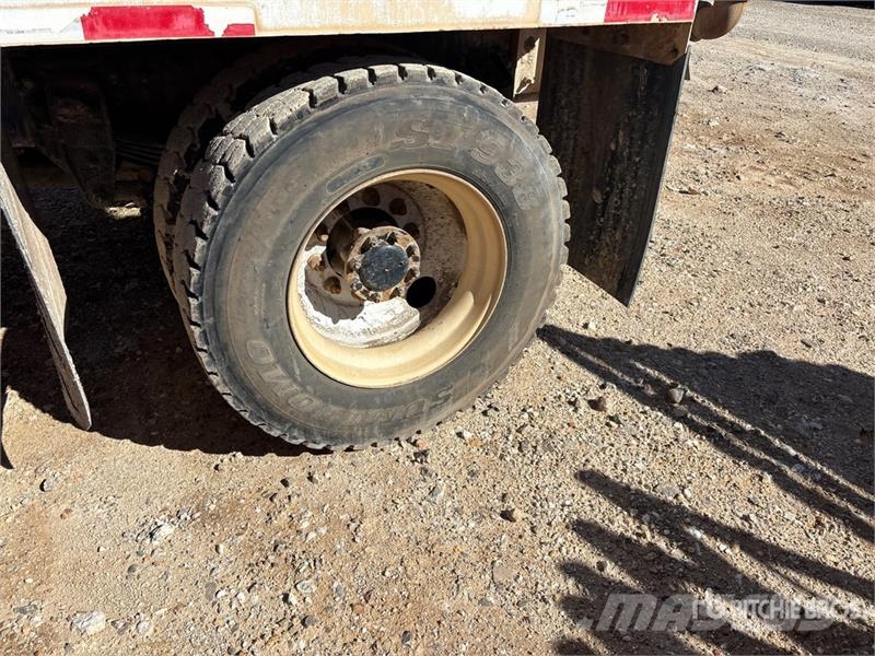 Kenworth T300 Su tankerleri
