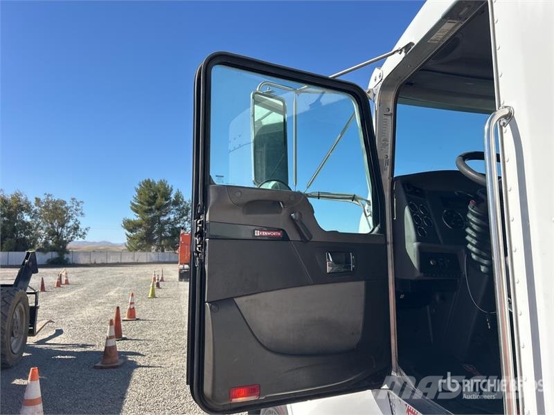 Kenworth T300 4x2 10 Bay Beverage Truck Camion per la consegna bevande