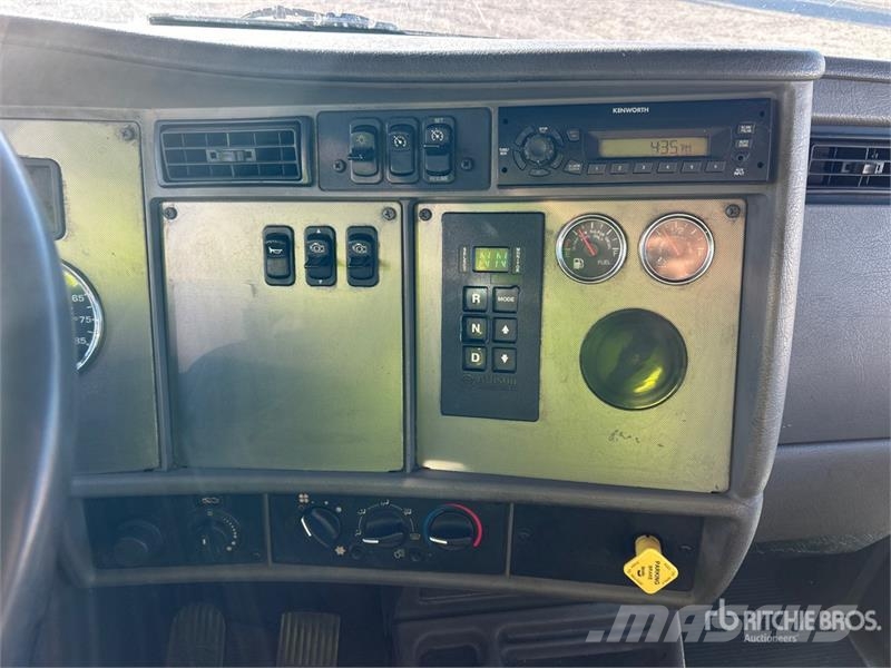 Kenworth T300 4x2 10 Bay Beverage Truck Beverage delivery trucks