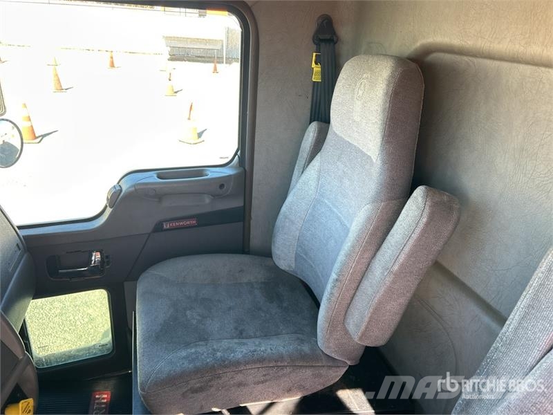 Kenworth T300 4x2 10 Bay Beverage Truck Camion per la consegna bevande