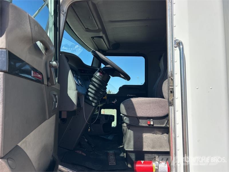 Kenworth T300 4x2 10 Bay Beverage Truck Camion per la consegna bevande