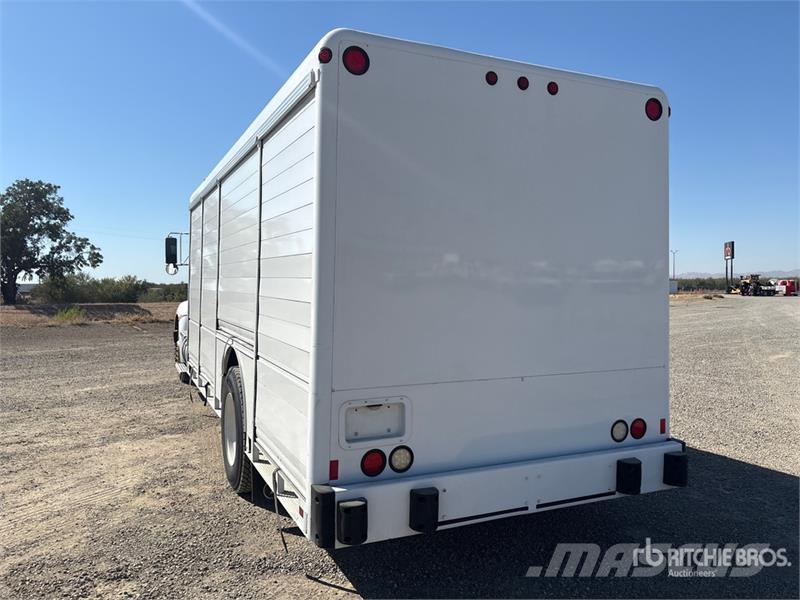 Kenworth T300 4x2 8 Bay Beverage Truck 飲料運輸卡車