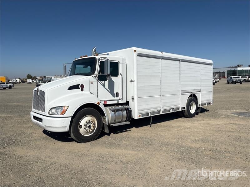 Kenworth T300 4x2 8 Bay Beverage Truck 飲料運輸卡車
