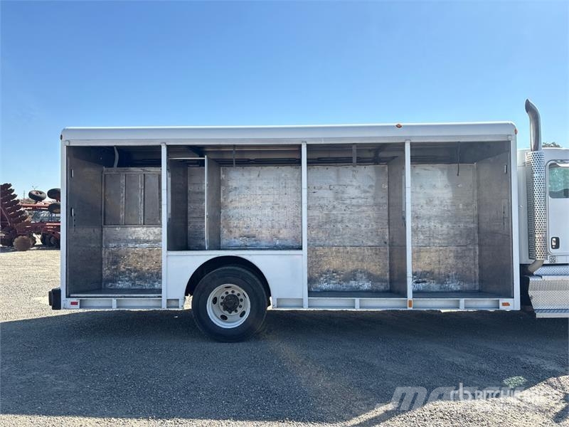 Kenworth T300 4x2 8 Bay Beverage Truck 飲料運輸卡車