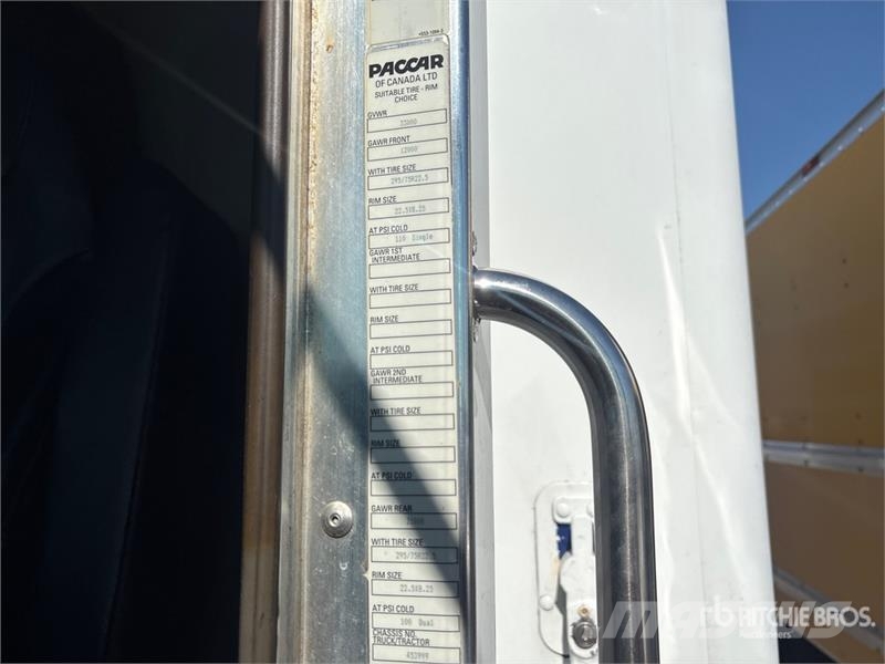Kenworth T300 4x2 8 Bay Beverage Truck 飲料運輸卡車