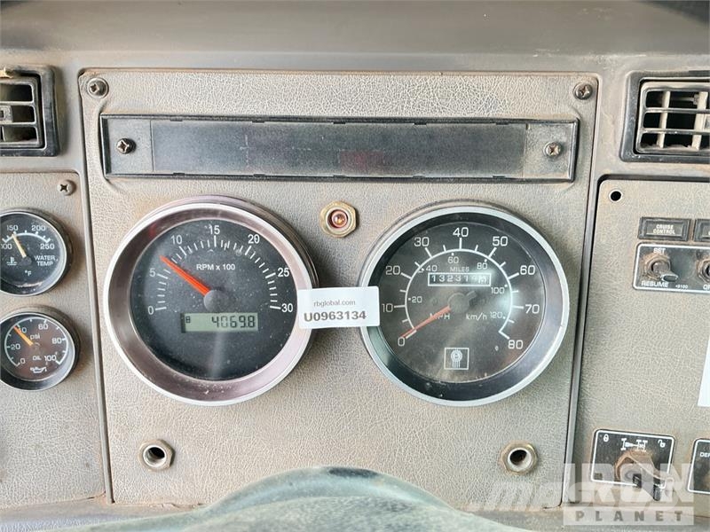 Kenworth T300 6x4 Cab and Chassis Kabine i unutrašnjost