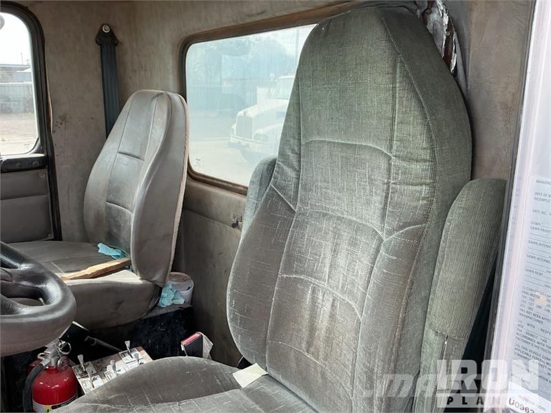 Kenworth T300 6x4 Cab and Chassis Kabine i unutrašnjost