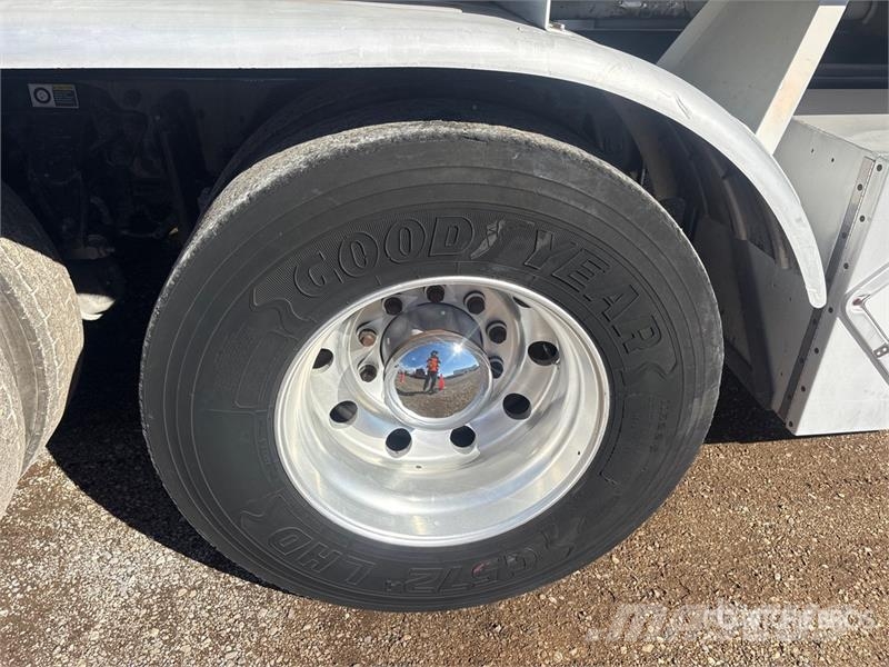 Kenworth T300 6x4 Cab and Chassis Kabinen