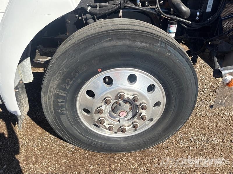 Kenworth T300 6x4 Cab and Chassis Kabinen