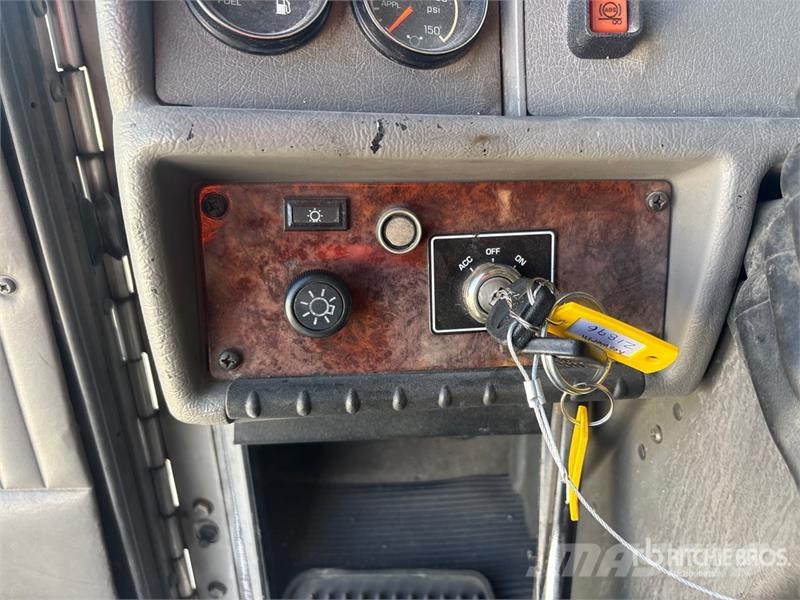Kenworth T300 6x4 Cab and Chassis Kabinen