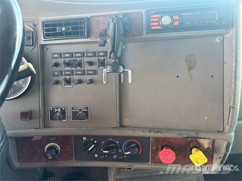 Kenworth T300 6x4 Fuel Truck タンカートラック