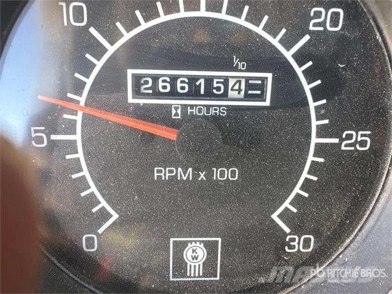 Kenworth T300 6x4 Fuel Truck タンカートラック
