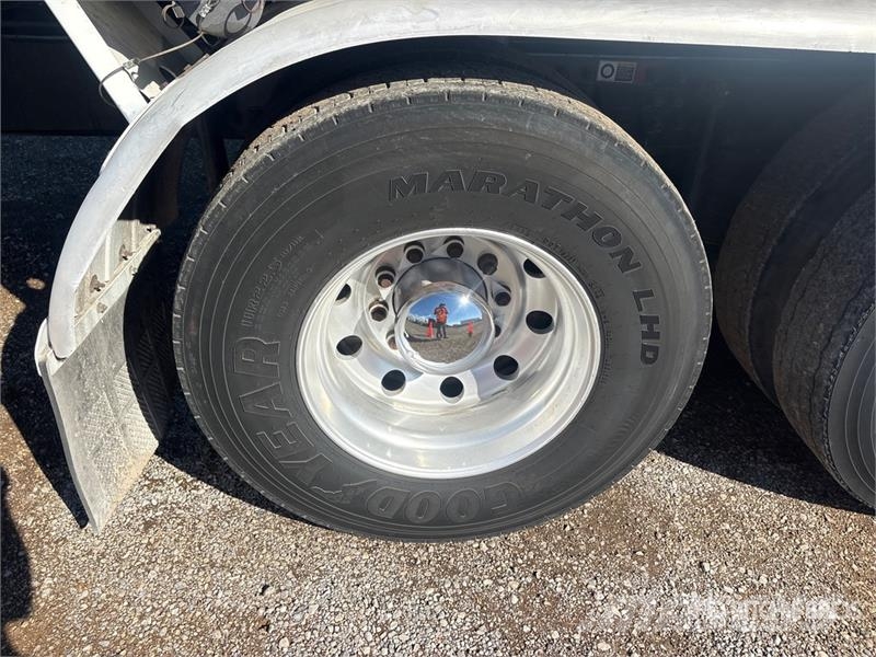 Kenworth T300 6x4 Fuel Truck タンカートラック