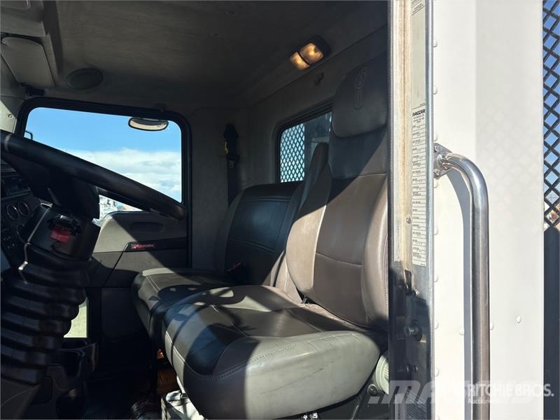 Kenworth T370 Flatbed / Dropside trucks