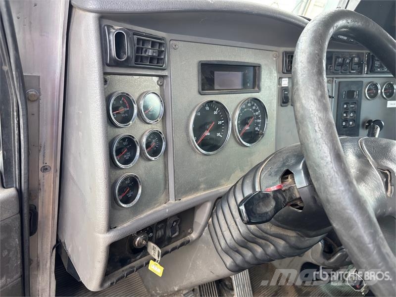 Kenworth T370 4x2 S/A Dump Truck Pašizgāzējs