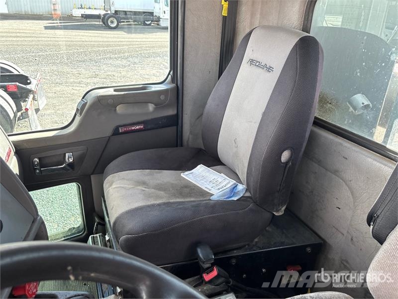 Kenworth T370 4x2 S/A Dump Truck Pašizgāzējs