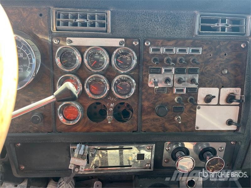 Kenworth T600 Pašizgāzējs