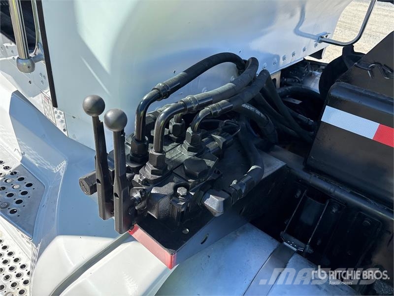 Kenworth T660 6x4 Roll-Off Truck Kravas automašinas konteineru vedeji