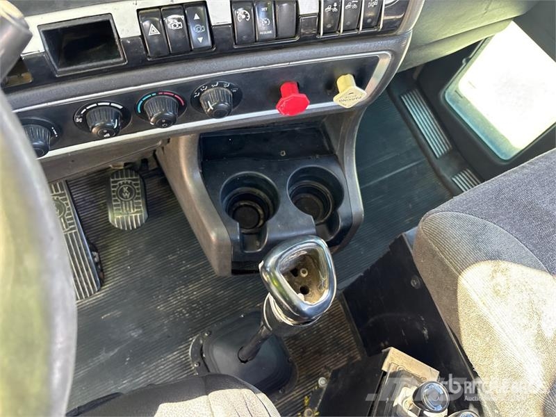Kenworth T660 6x4 Roll-Off Truck Kravas automašinas konteineru vedeji