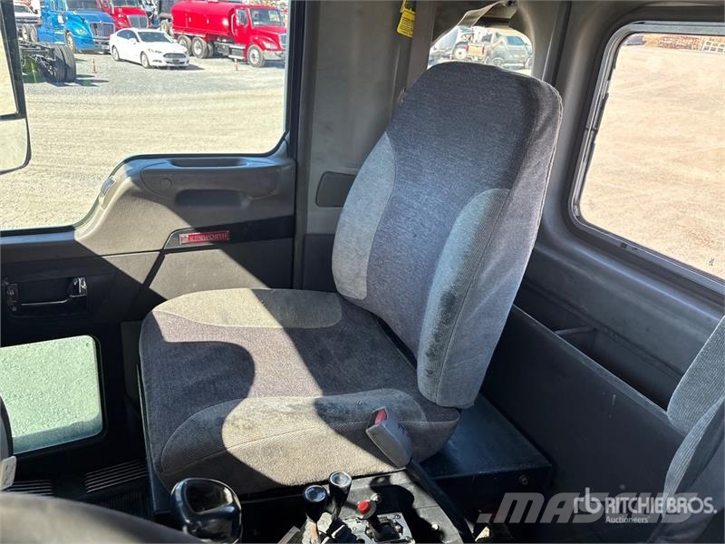 Kenworth T660 6x4 Roll-Off Truck Kravas automašinas konteineru vedeji