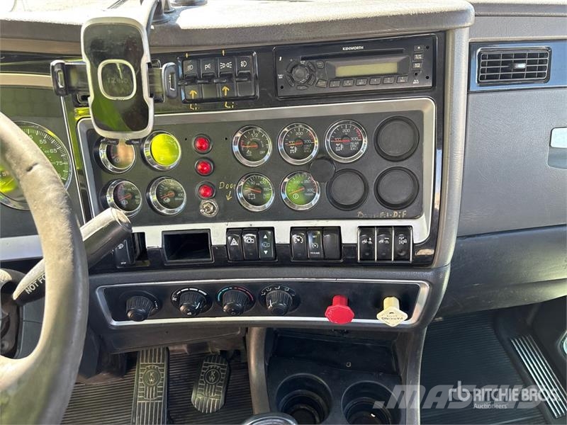 Kenworth T660 6x4 Roll-Off Truck Kravas automašinas konteineru vedeji