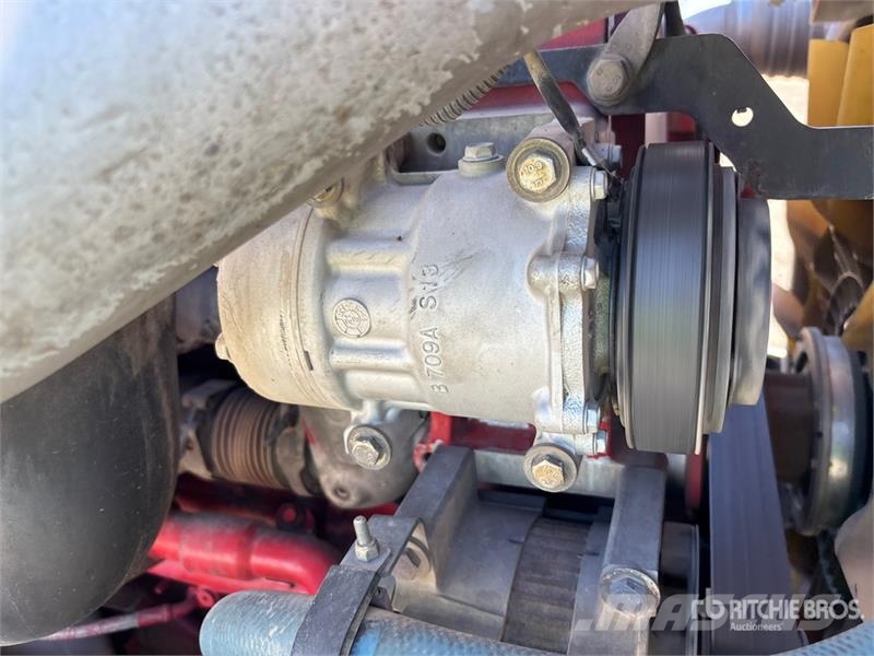Kenworth T660 6x4 Roll-Off Truck Kravas automašinas konteineru vedeji