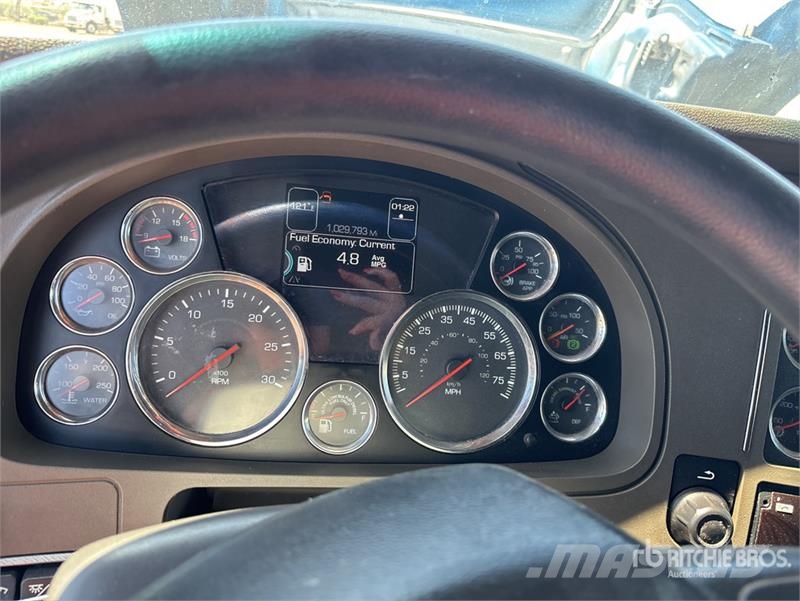 Kenworth T680 Vetopöytäautot