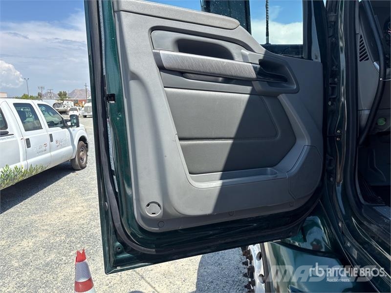 Kenworth T680 Autotractoare
